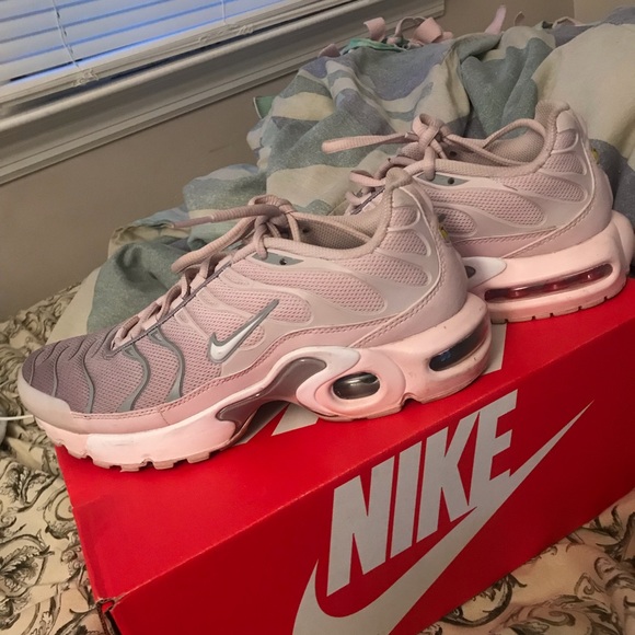 pink and grey air max plus